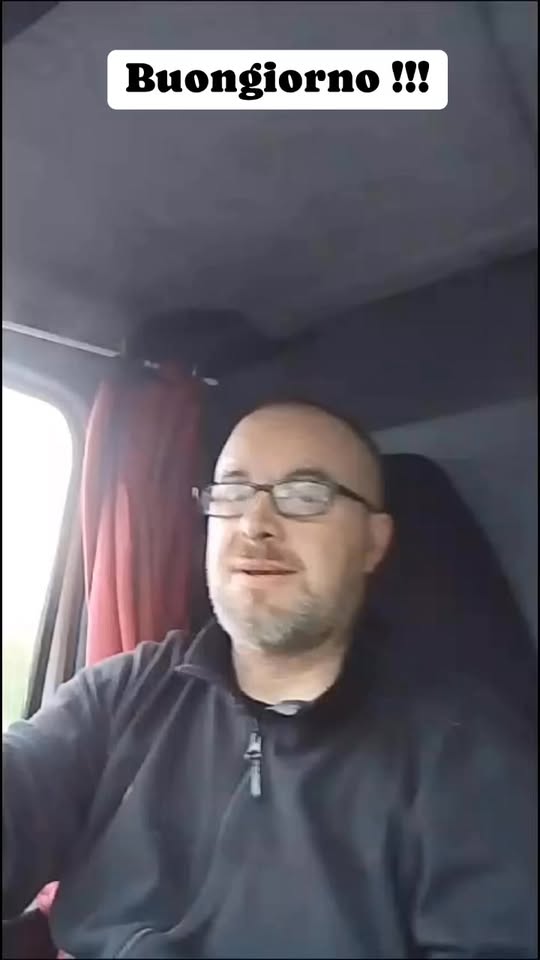 Operatore nella cabina del mezzo